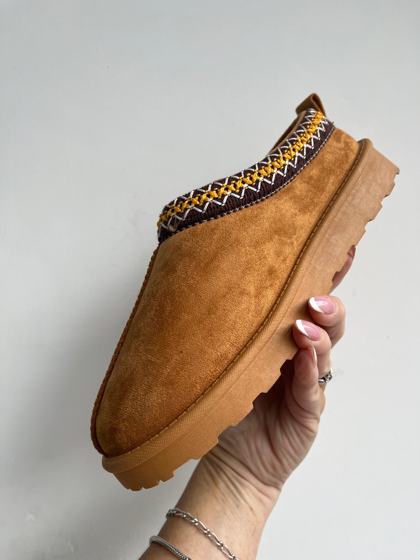 TAN AZTEC LOW SLIPPERS