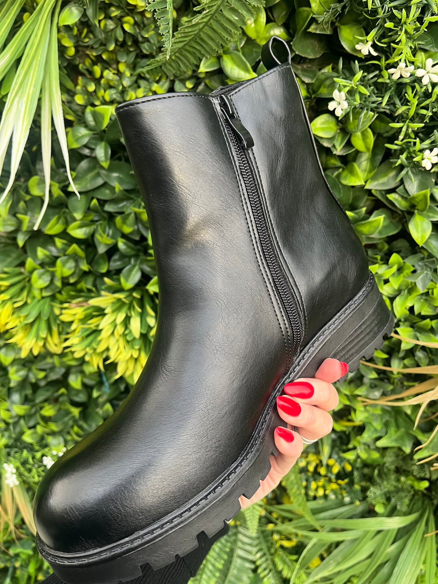 Chelsea Boots - 2 colours