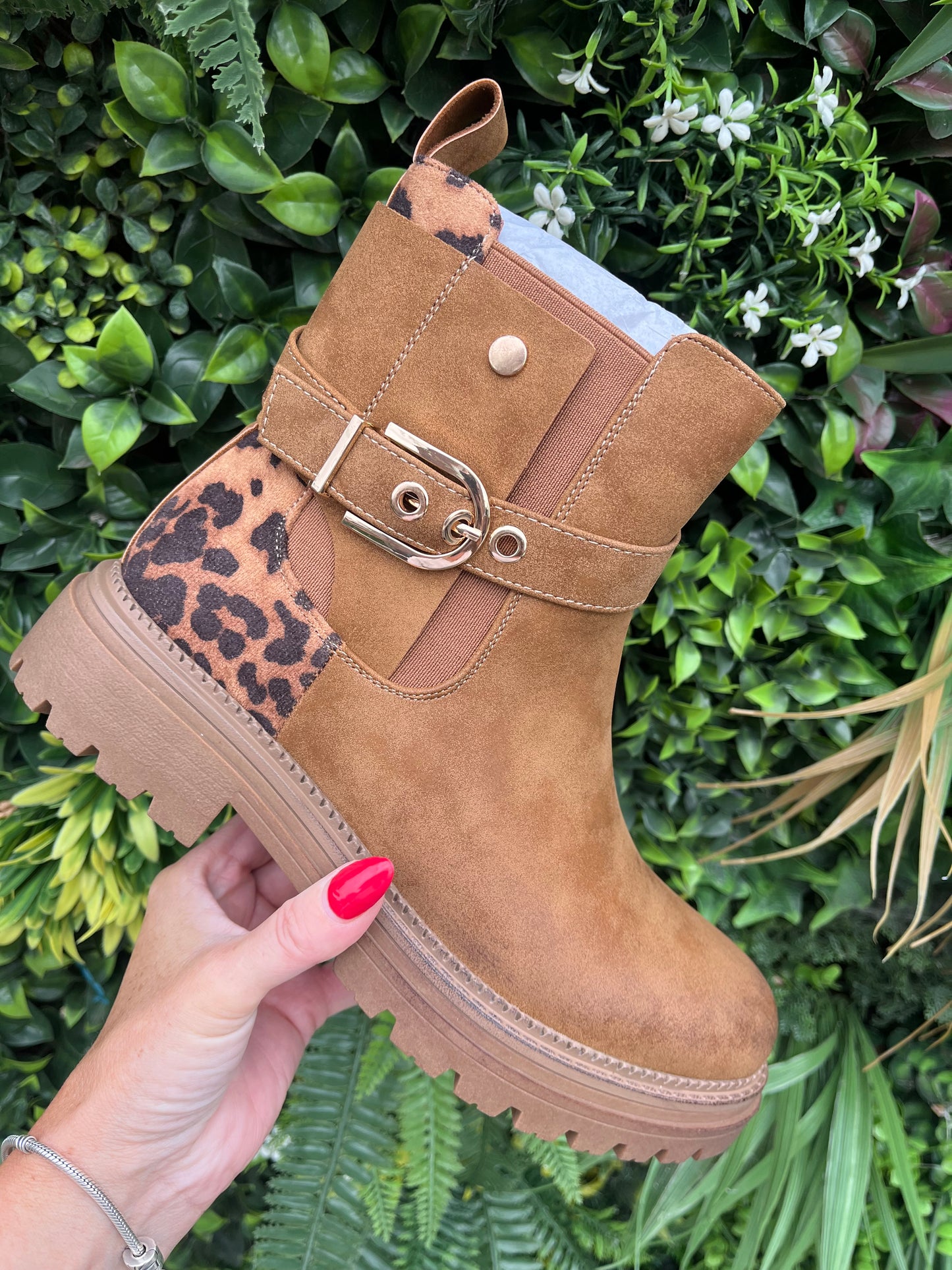 Leopard Back Chelsea Boots - Tan