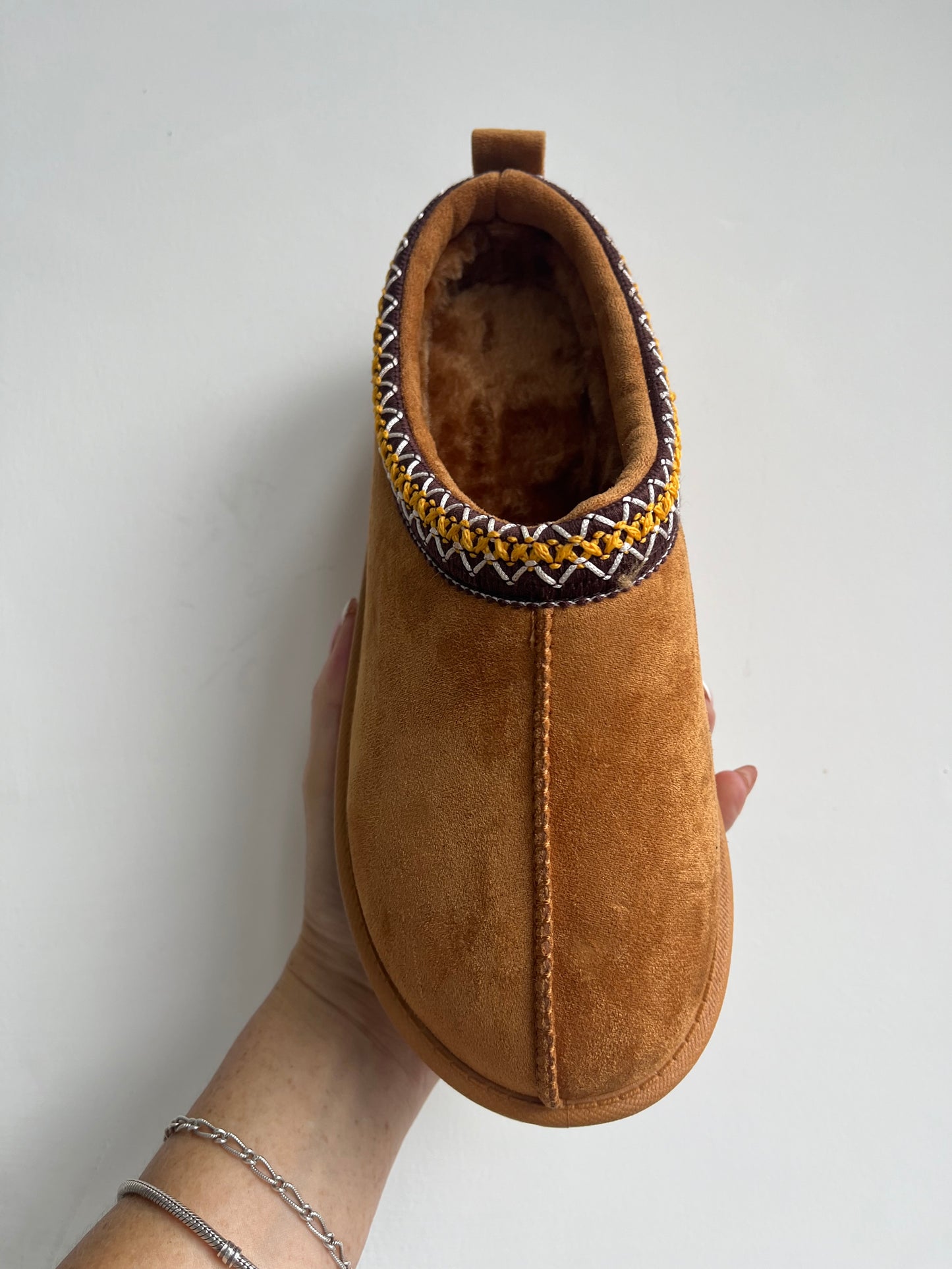 TAN AZTEC LOW SLIPPERS