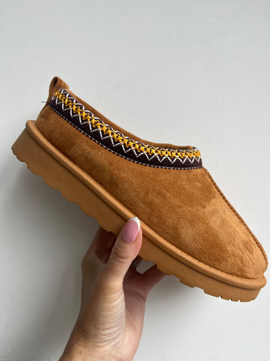 TAN AZTEC LOW SLIPPERS